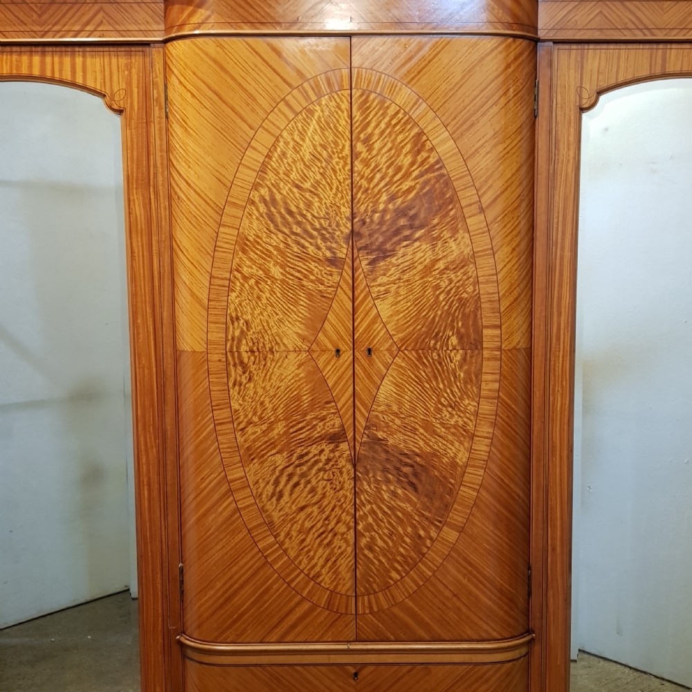 ANTIQUE EDWARDIAN SATINWOOD BREAKFRONT TRIPLE WARDROBE C1900 View III
