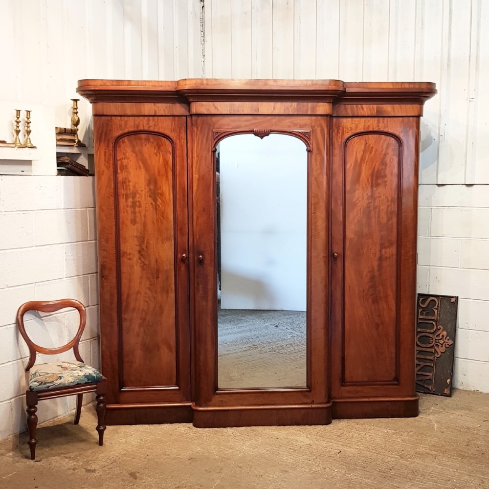 ANTIQUE VICTORIAN MAHOGANY BREAKFRONT TRIPLE WARDROBE COMPACTUM C1880