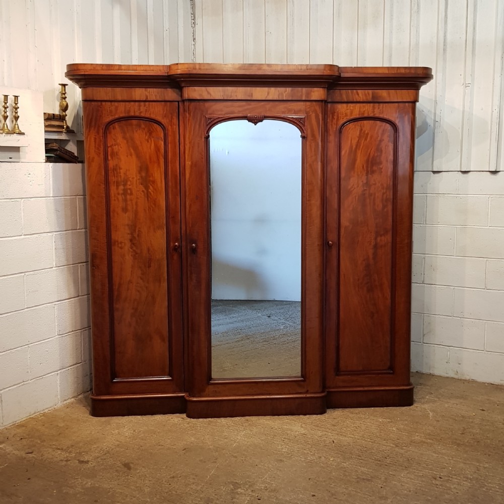 ANTIQUE VICTORIAN MAHOGANY BREAKFRONT TRIPLE WARDROBE COMPACTUM C1880 View II
