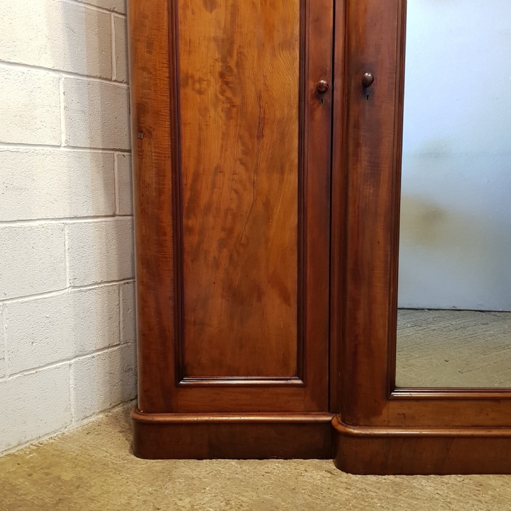 ANTIQUE VICTORIAN MAHOGANY BREAKFRONT TRIPLE WARDROBE COMPACTUM C1880 View III