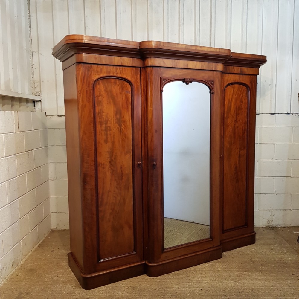ANTIQUE VICTORIAN MAHOGANY BREAKFRONT TRIPLE WARDROBE COMPACTUM C1880 View VII