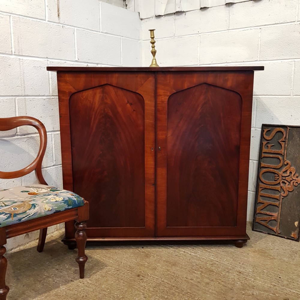 ANTIQUE WILLIAM 1V MAHOGANY CUPBOARD C1830