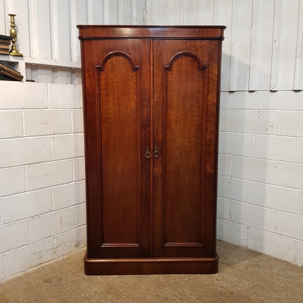 ANTIQUE VICTORIAN. MAHOGANY DOUBKE WARDROBE C1880 View II