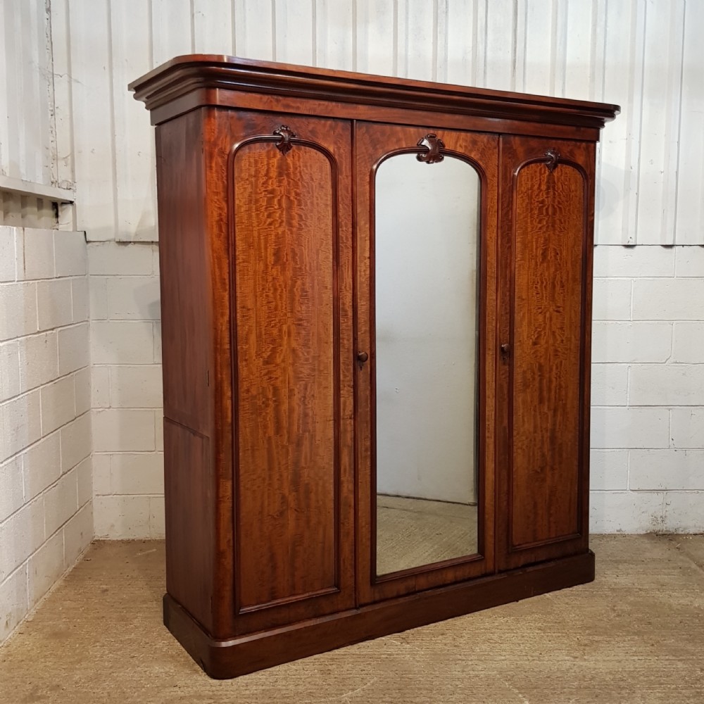 ANTIQUE VICTORIAN MAHOGANY TRIPLE WARDROBE C1880 View VI