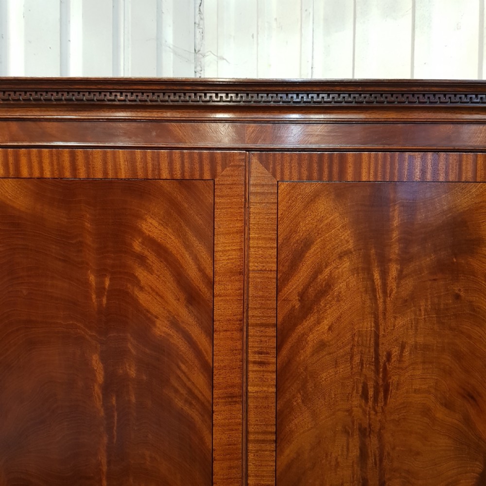 ANTIQUE EDWARDIAN REGENCY FLAMED MAHOGANY DOUBLE WARDROBE C1900 View III
