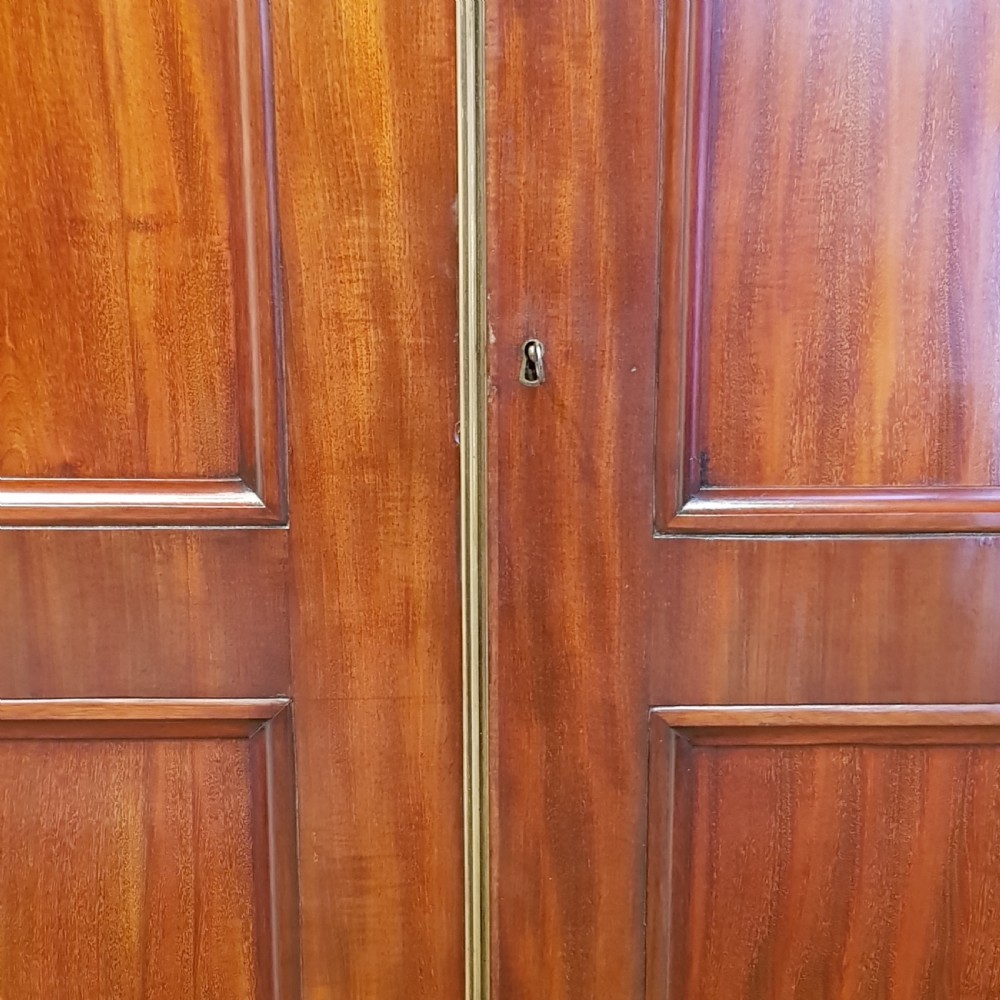 ANTIQUE EARLY VICTORIAN MAHOGANY DOUBLE WARDROBE. 1850 View IV