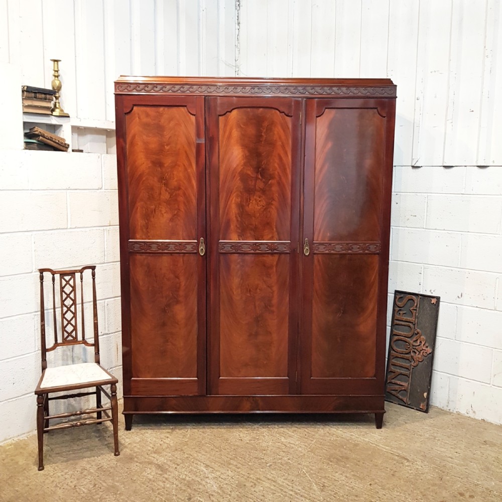 ANTIQUE EDWARDIAN MAHOGANY TRIPLE WARDROBE C1900