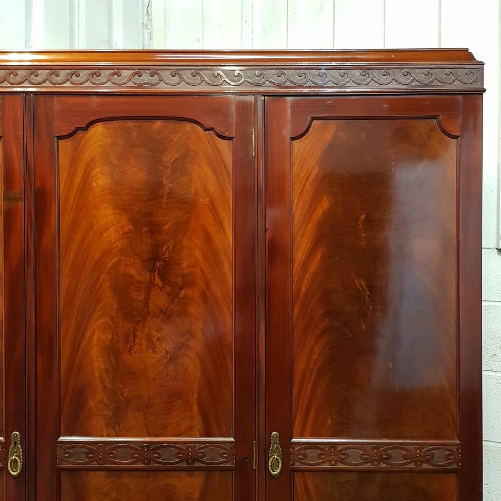 ANTIQUE EDWARDIAN MAHOGANY TRIPLE WARDROBE C1900 View III