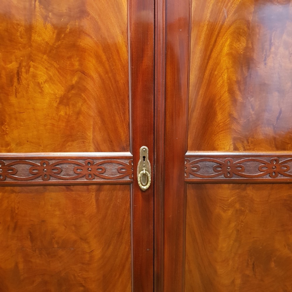 ANTIQUE EDWARDIAN MAHOGANY TRIPLE WARDROBE C1900 View V