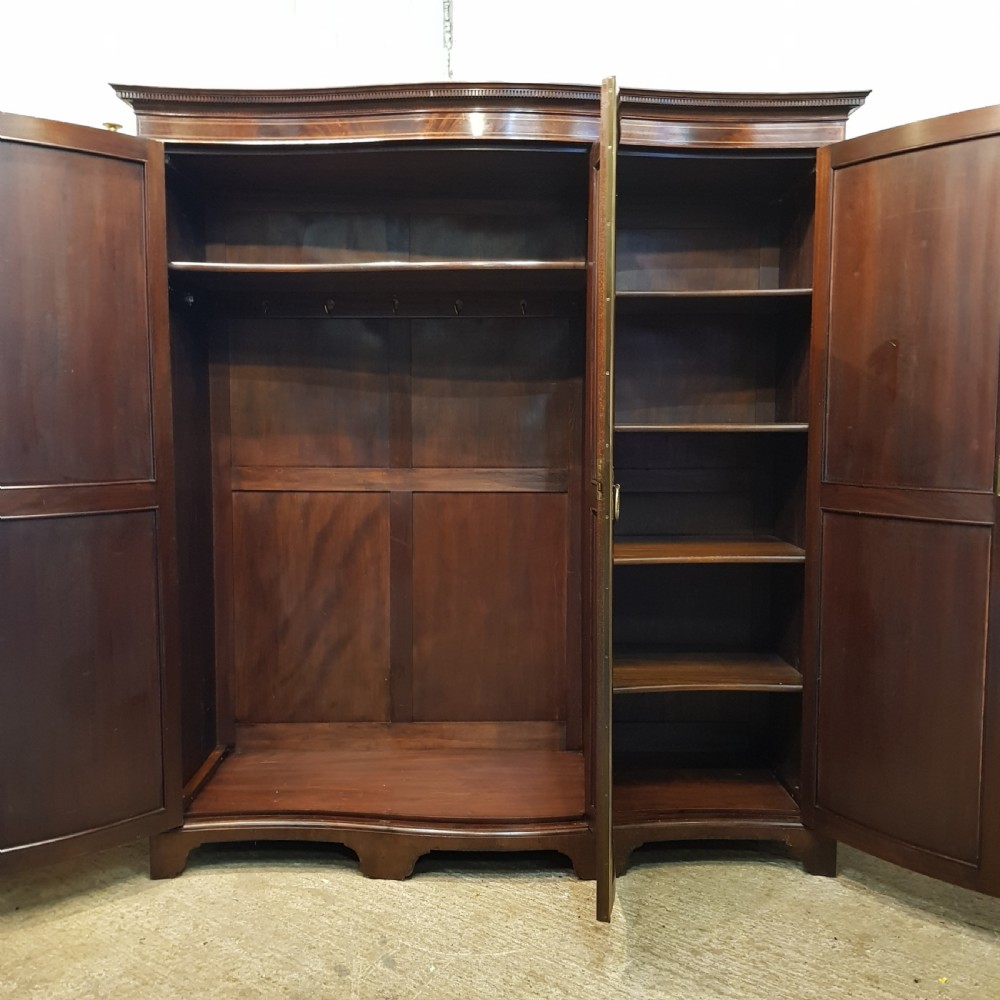 ANTIQUE EDWARDIAN MAHOGANY SERPENTINE SHAPE TRIPLE WARDROBE C1900 View III