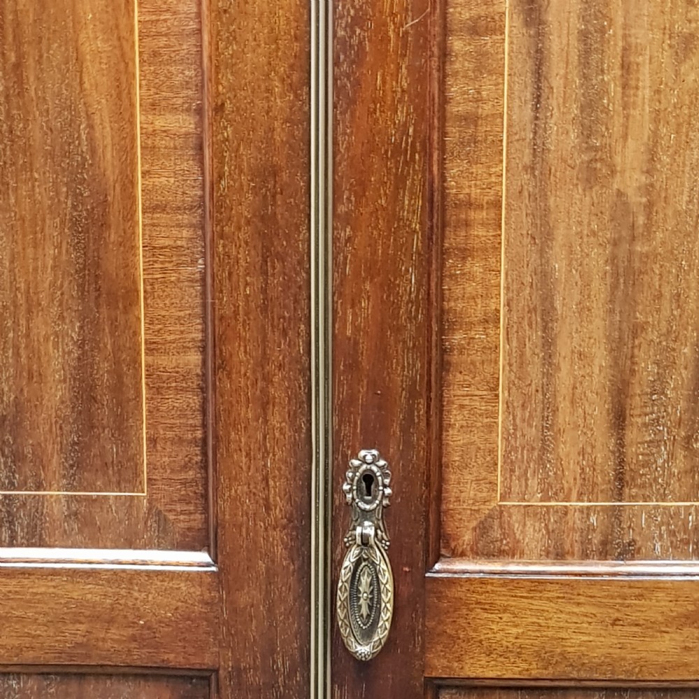ANTIQUE EDWARDIAN MAHOGANY SERPENTINE SHAPE TRIPLE WARDROBE C1900 View V