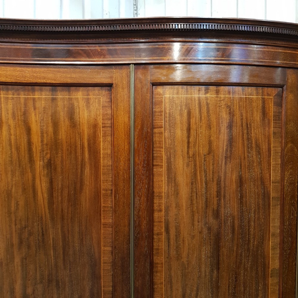ANTIQUE EDWARDIAN MAHOGANY SERPENTINE SHAPE TRIPLE WARDROBE C1900 View VI