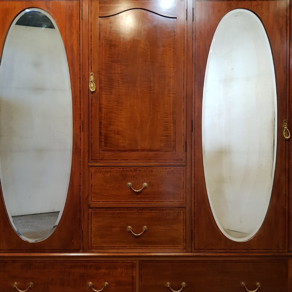 ANTIQUE EDWARDIAN MAHOGANY TRIPLE WARDROBE C1900 View III