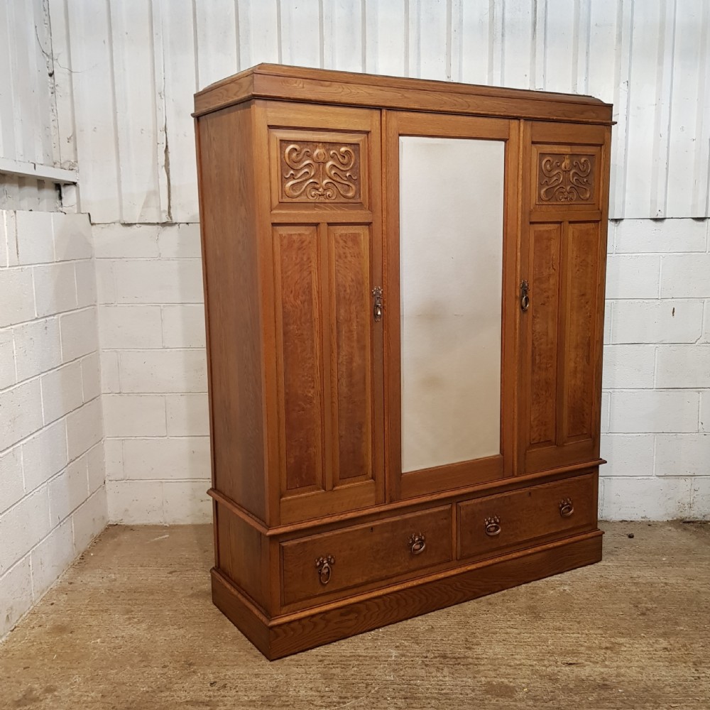 ANTIQUE ARTS & CRAFTS LIGHT OAK DOUBLE WARDROBE C1900 View II