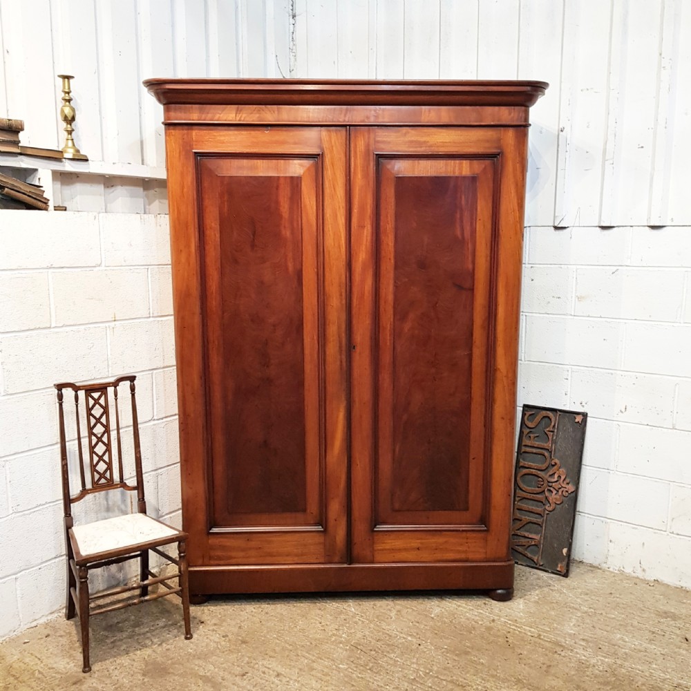 ANTIQUE VICTORIAN MAHOGANY DOUBKE WARDROBE C1880