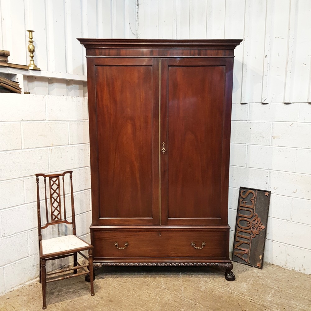 ANTIQUE EDWARDIAN CHIPPENDALE MAHOGANY DOUBKE WARDROBE C1900