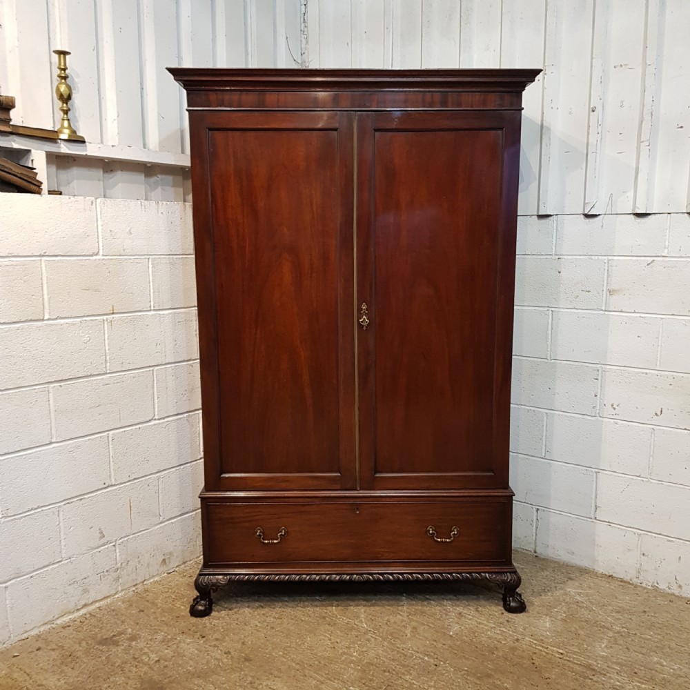 ANTIQUE EDWARDIAN CHIPPENDALE MAHOGANY DOUBKE WARDROBE C1900 View II