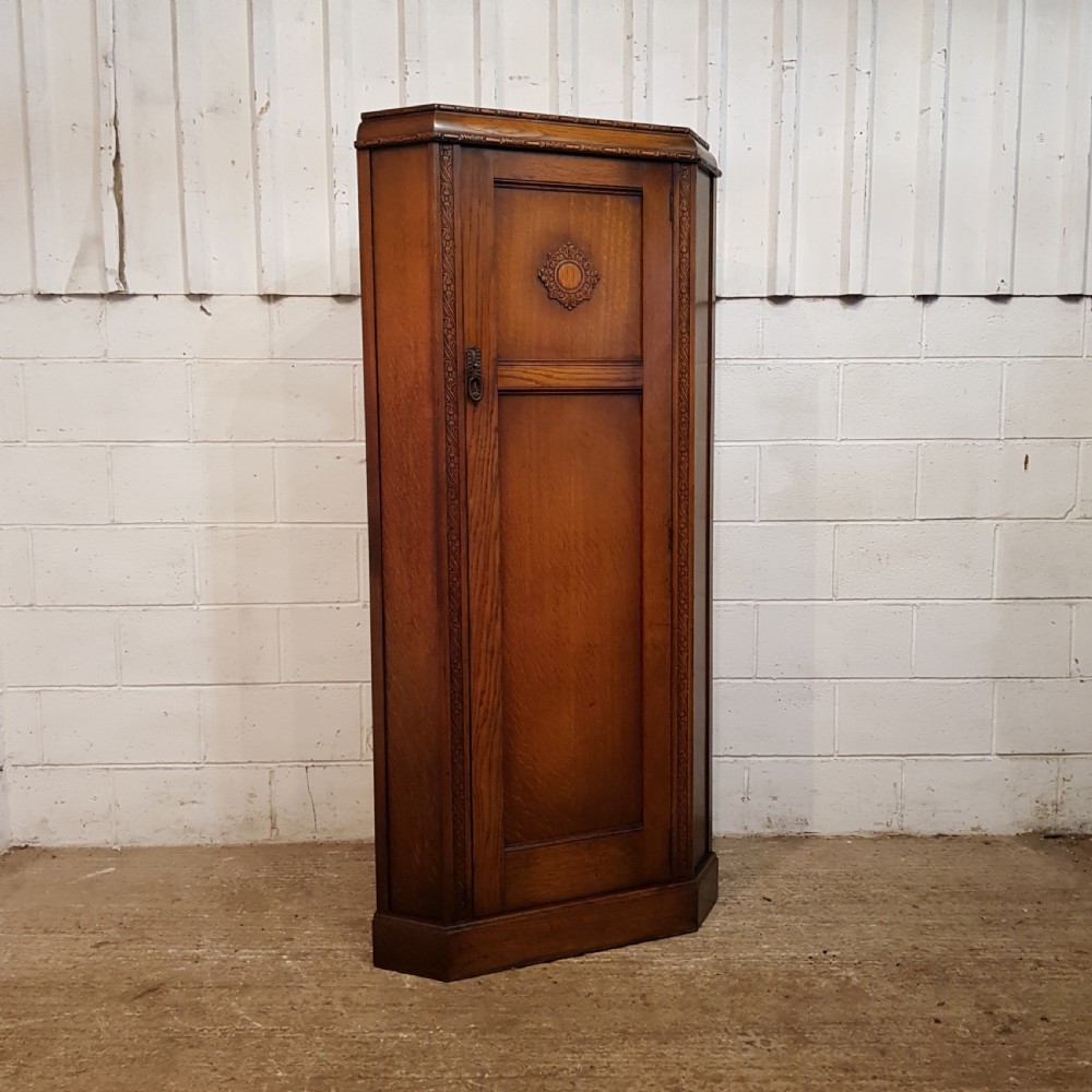 ANTIQUE CARVED OAK CORNER WARDROBE C1920 View III
