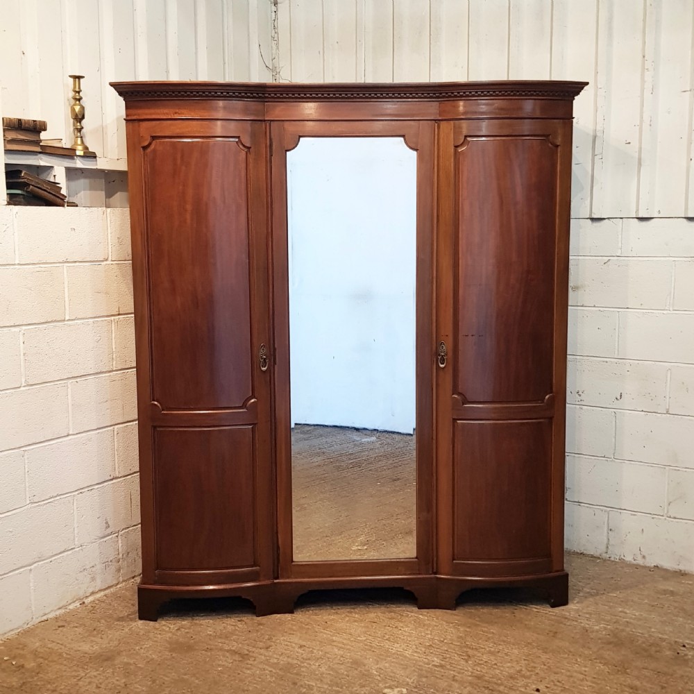 ANTIQUE EDWARDIAN MAHOGANY BOW FRONT TRIPLE WARDROBE C1900 View IV