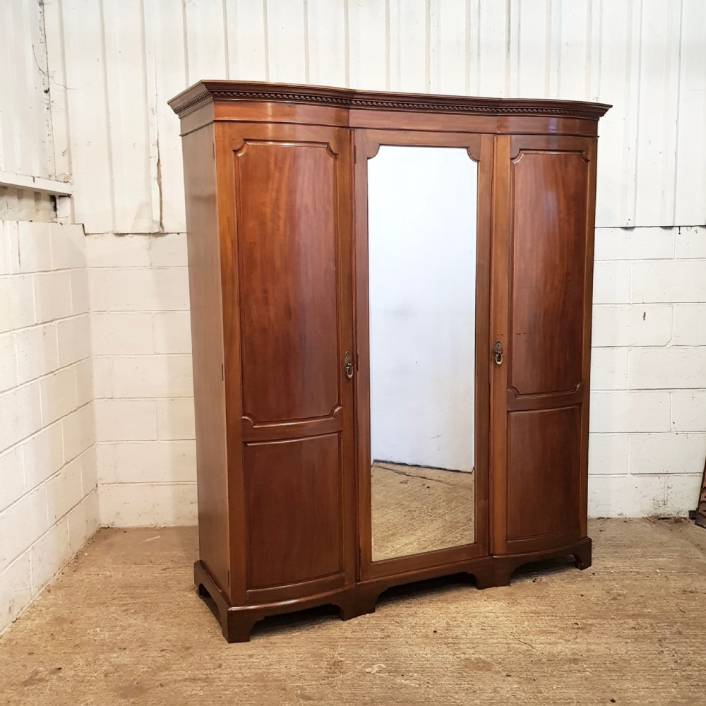 ANTIQUE EDWARDIAN MAHOGANY BOW FRONT TRIPLE WARDROBE C1900 View VI