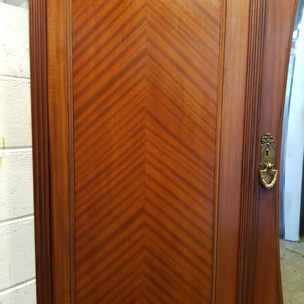 ANTIQUE EDWARDIAN MAHOGANY TRIPLE WARDROBE C1900 View II