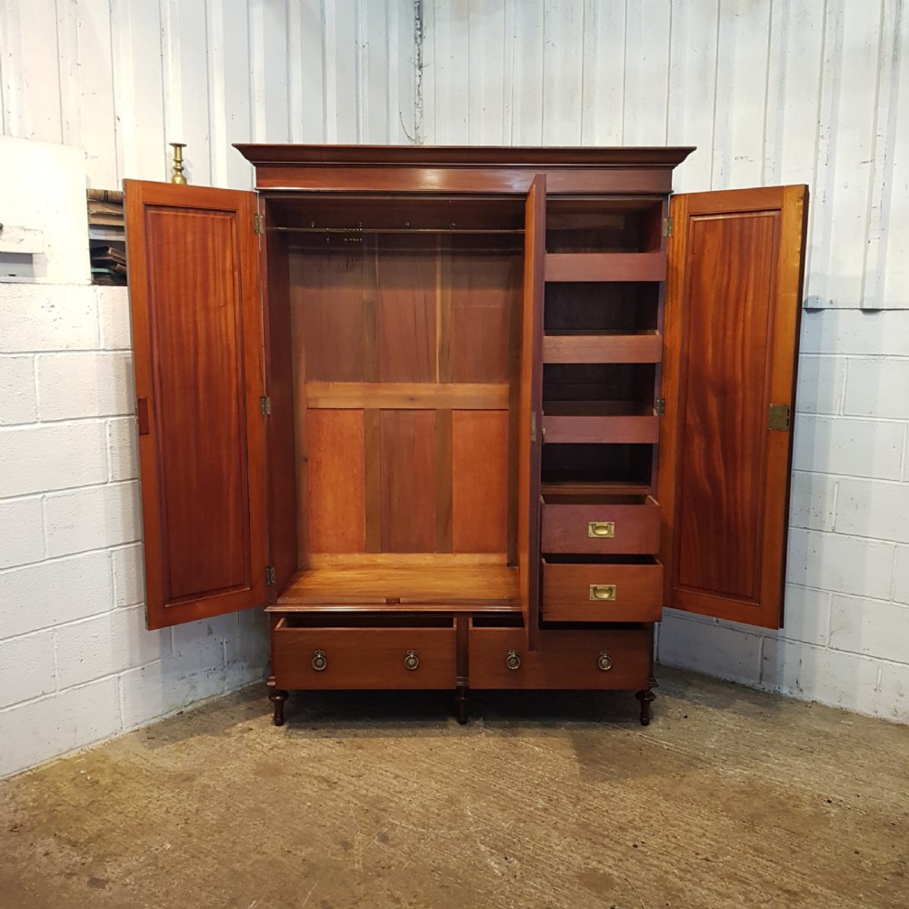 ANTIQUE EDWARDIAN MAHOGANY TRIPLE WARDROBE C1900 View V