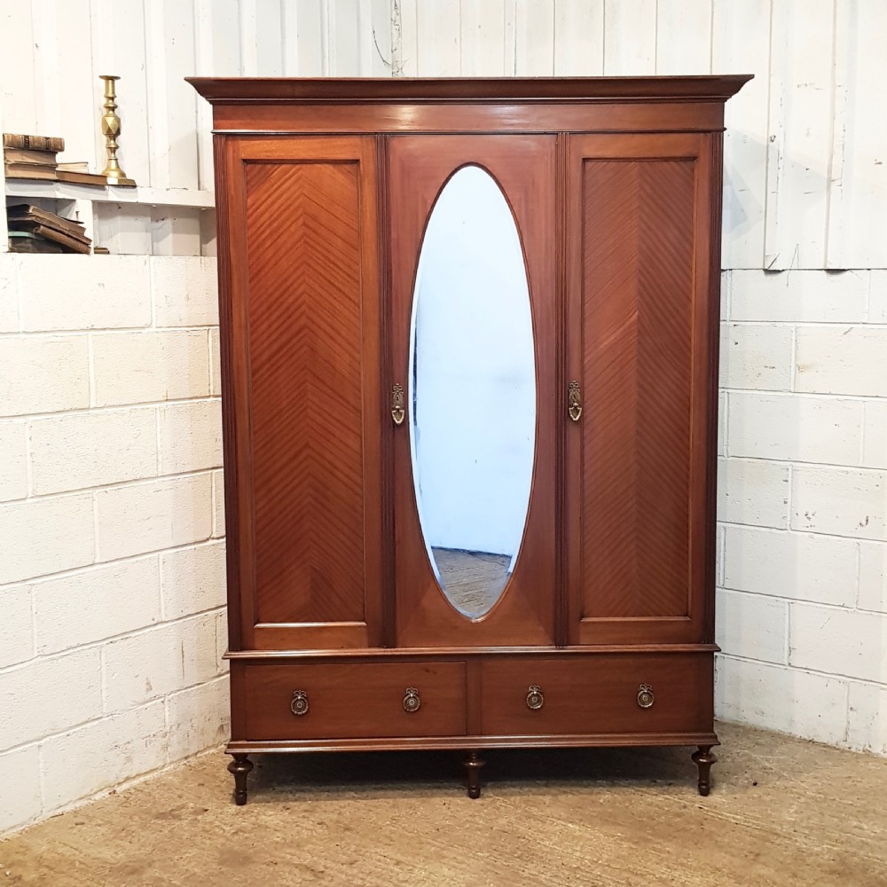 ANTIQUE EDWARDIAN MAHOGANY TRIPLE WARDROBE C1900 View VII