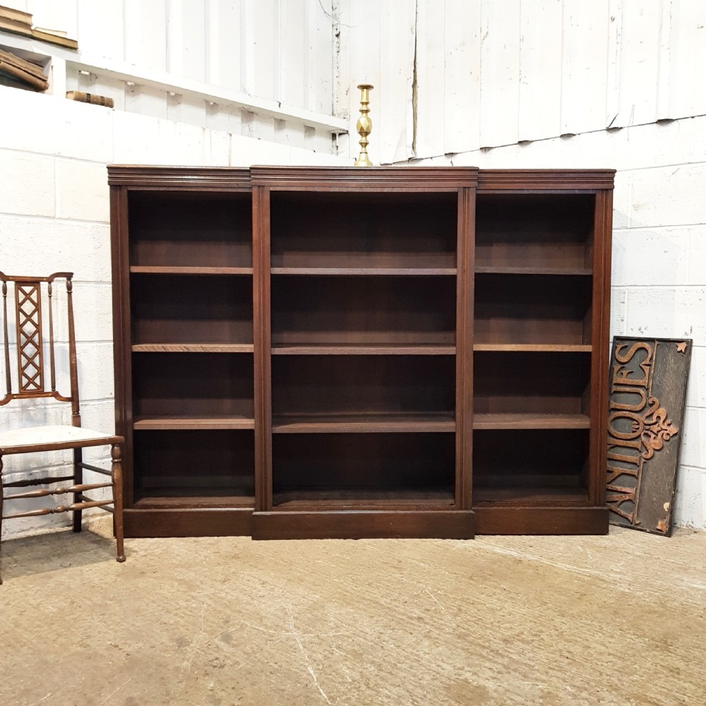 ANTIQUE LATE VICTORIAN OAK BREAKFRONT OPEN BOOKCASE C1890