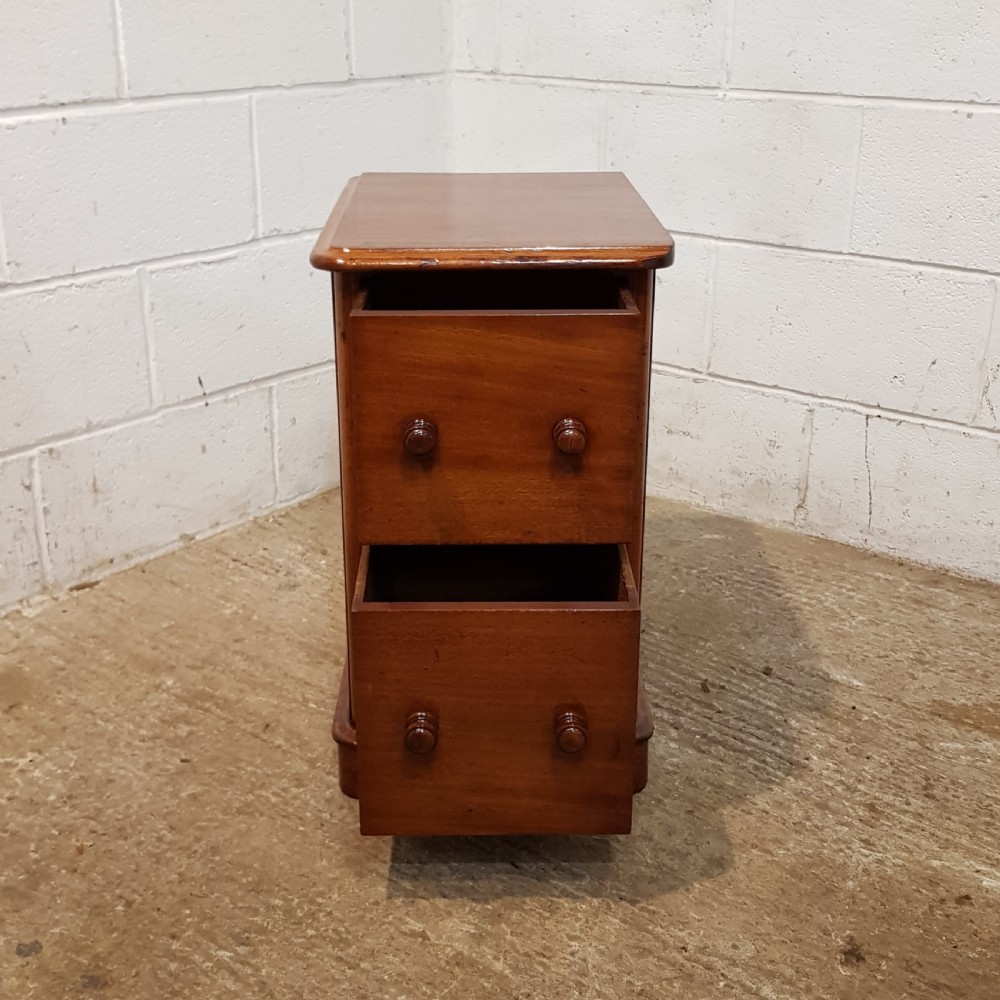 ANTIQUE PAIR VICTORIAN MAHOGANY BEDSIDE CHESTS OF DRAWERS C1880 View VI