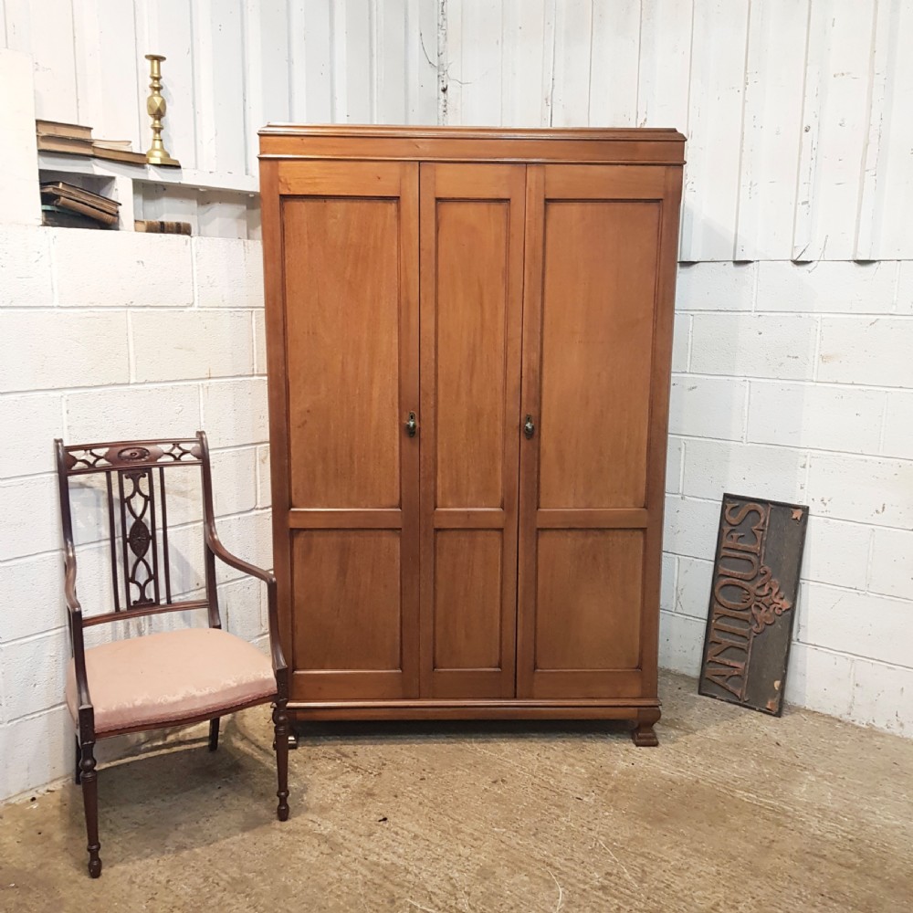 ANTIQUE EDWARDIAN MAHOGANY DOUBLE WARDROBE C1900