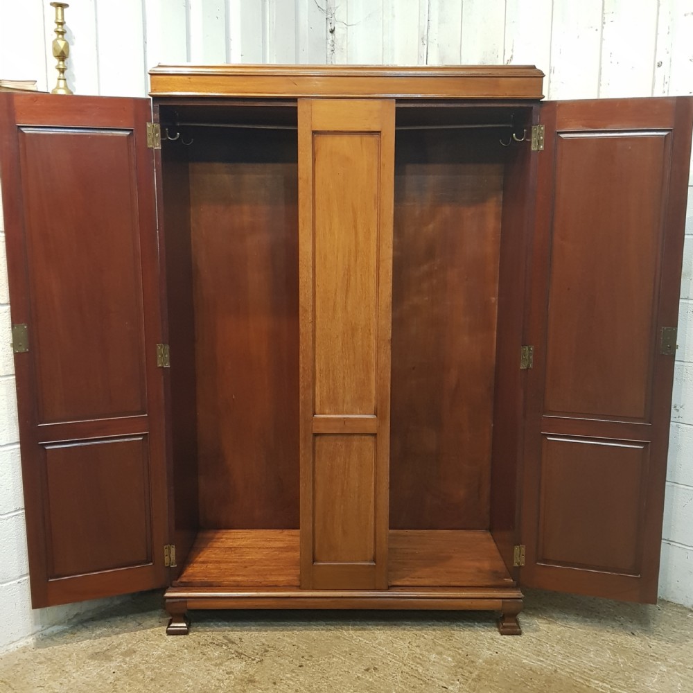 ANTIQUE EDWARDIAN MAHOGANY DOUBLE WARDROBE C1900 View V