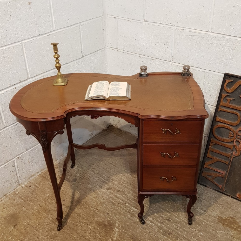 ANTIQUE ART NOUVEAU LEATHER TOP LADIES DESK WITH ORIGINAL SILVER INKWELLS C1890