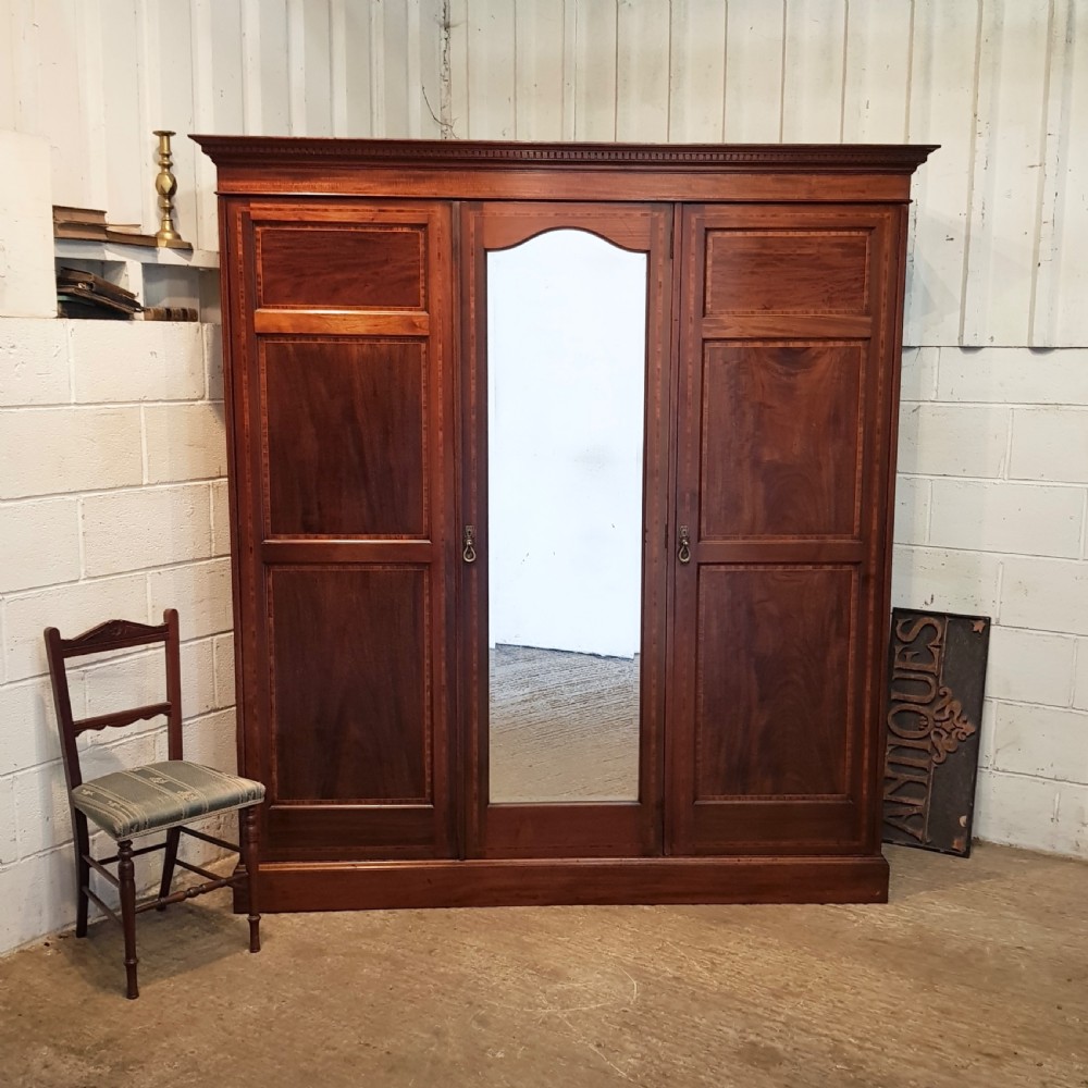 ANTIQUE EDWARDIAN MAHOGANY TRIPLE WARDROBE C1900