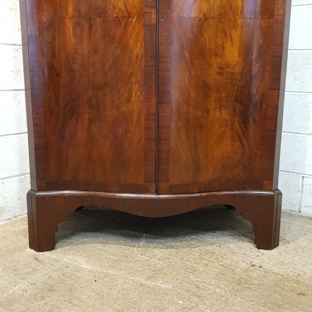 ANTIQUE EDWARDIAN MAHOGANY SERPENTINE FRONT DOUBKE WARDROBE C1900 View III
