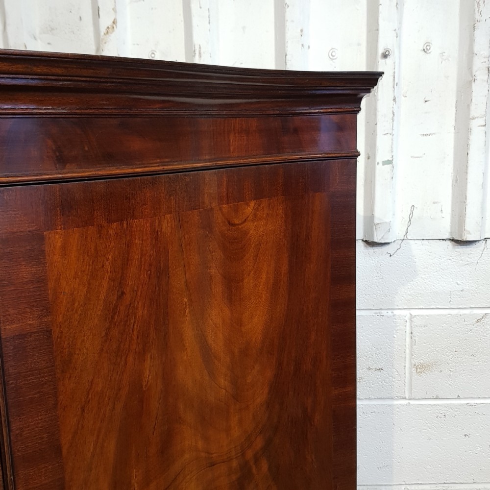 ANTIQUE EDWARDIAN MAHOGANY SERPENTINE FRONT DOUBKE WARDROBE C1900 View IV