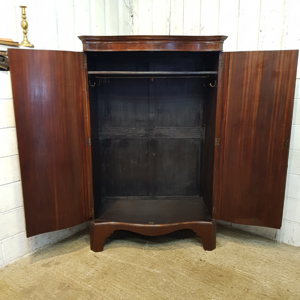 ANTIQUE EDWARDIAN MAHOGANY SERPENTINE FRONT DOUBKE WARDROBE C1900 View VII