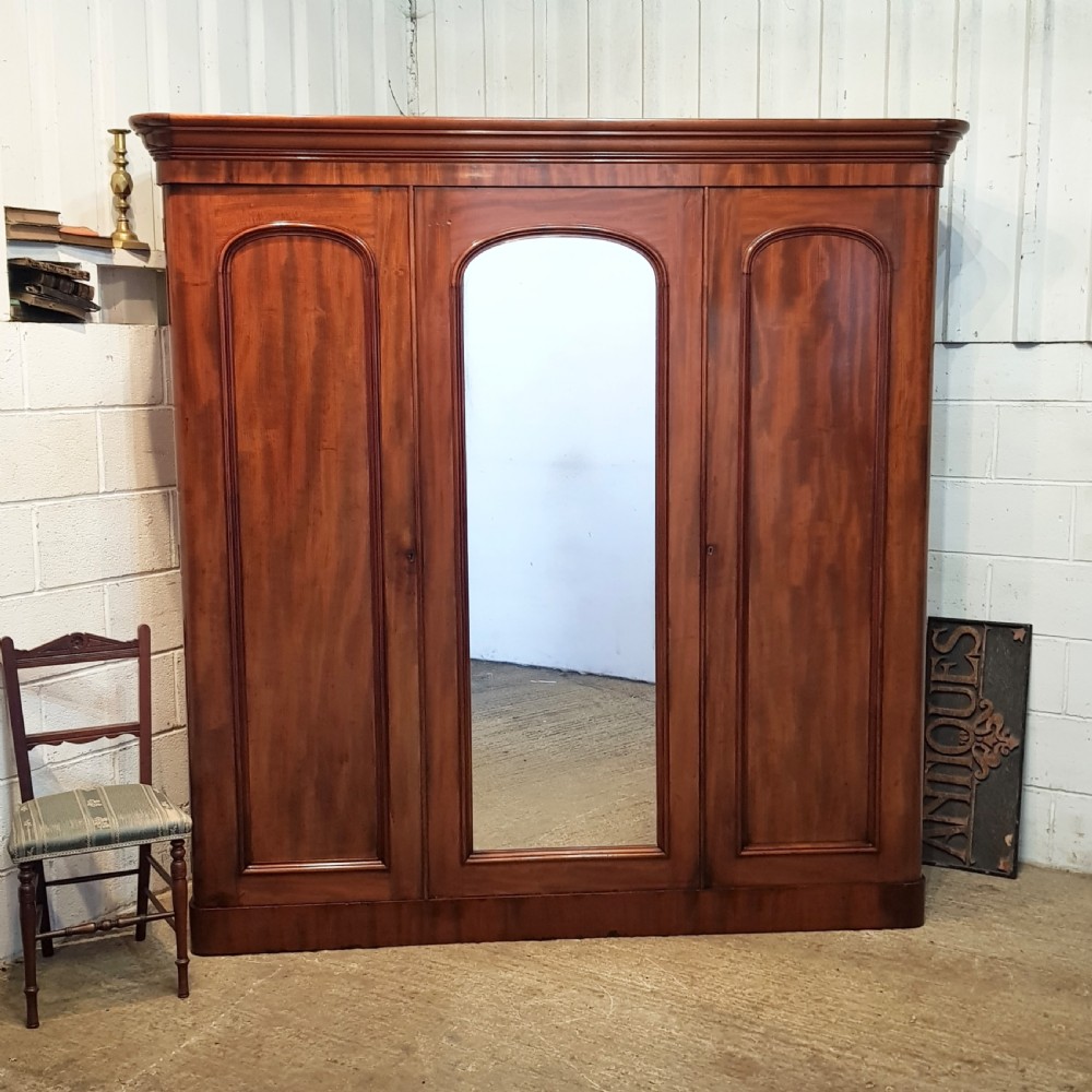 ANTIQUE VICTORIAN MAHOGANY TRIPLE WARDROBE C1880