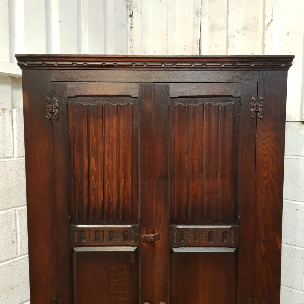 ANTIQUE OAK LNEN FOLD HALL WARDROBE C1920 View III