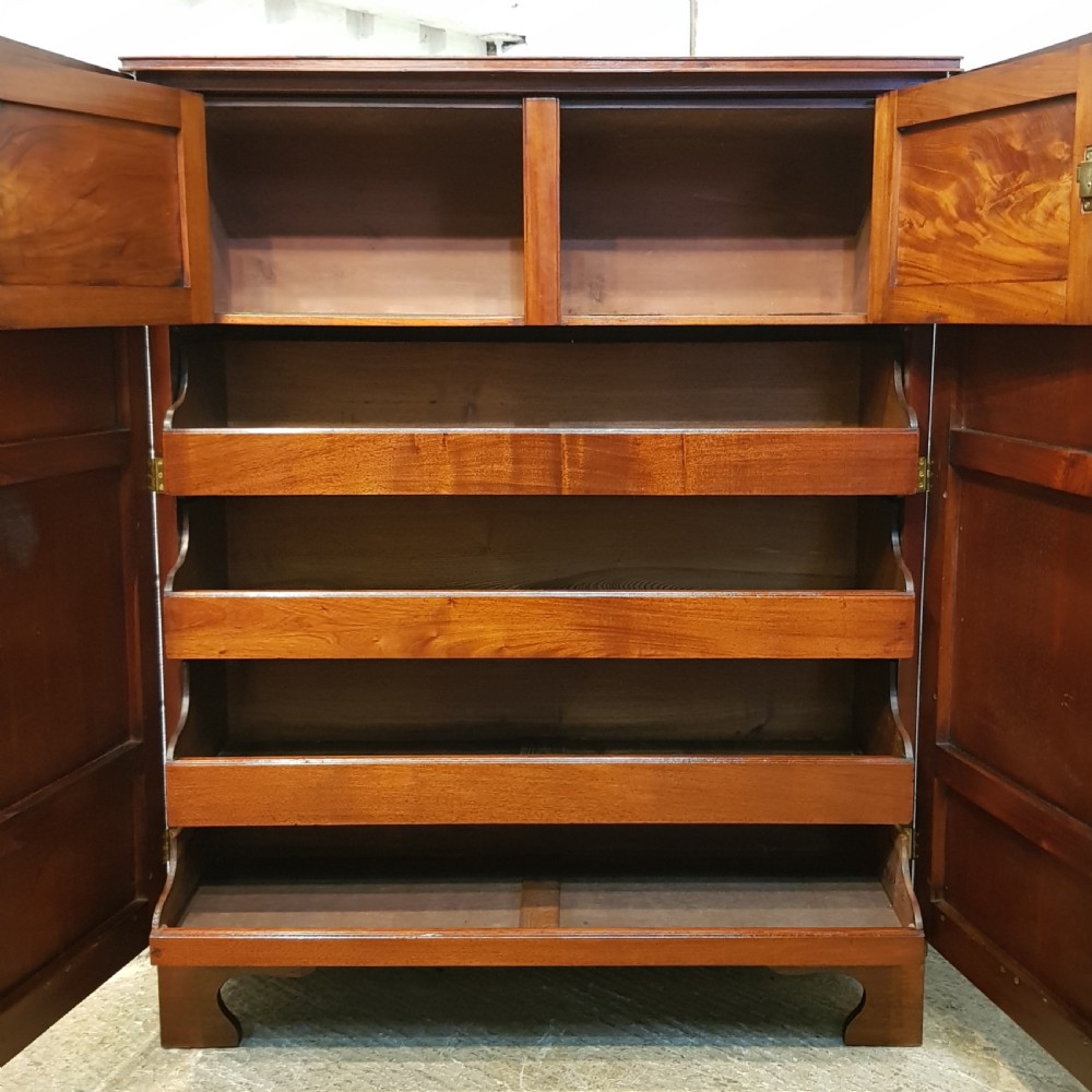 ANTIQUE WILLIAM1V FLAMED MAHOGANY LOW LINEN  PRESS C1830 View III