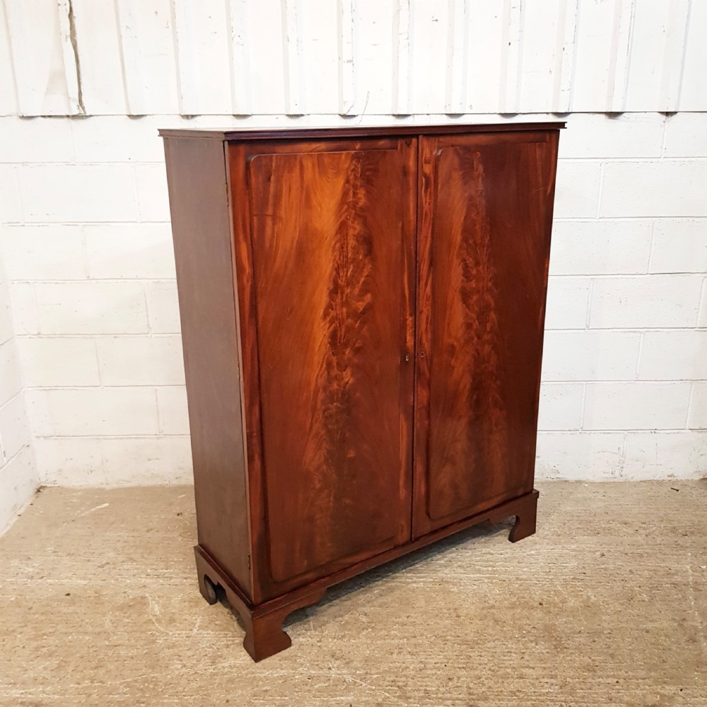 ANTIQUE WILLIAM1V FLAMED MAHOGANY LOW LINEN  PRESS C1830 View V