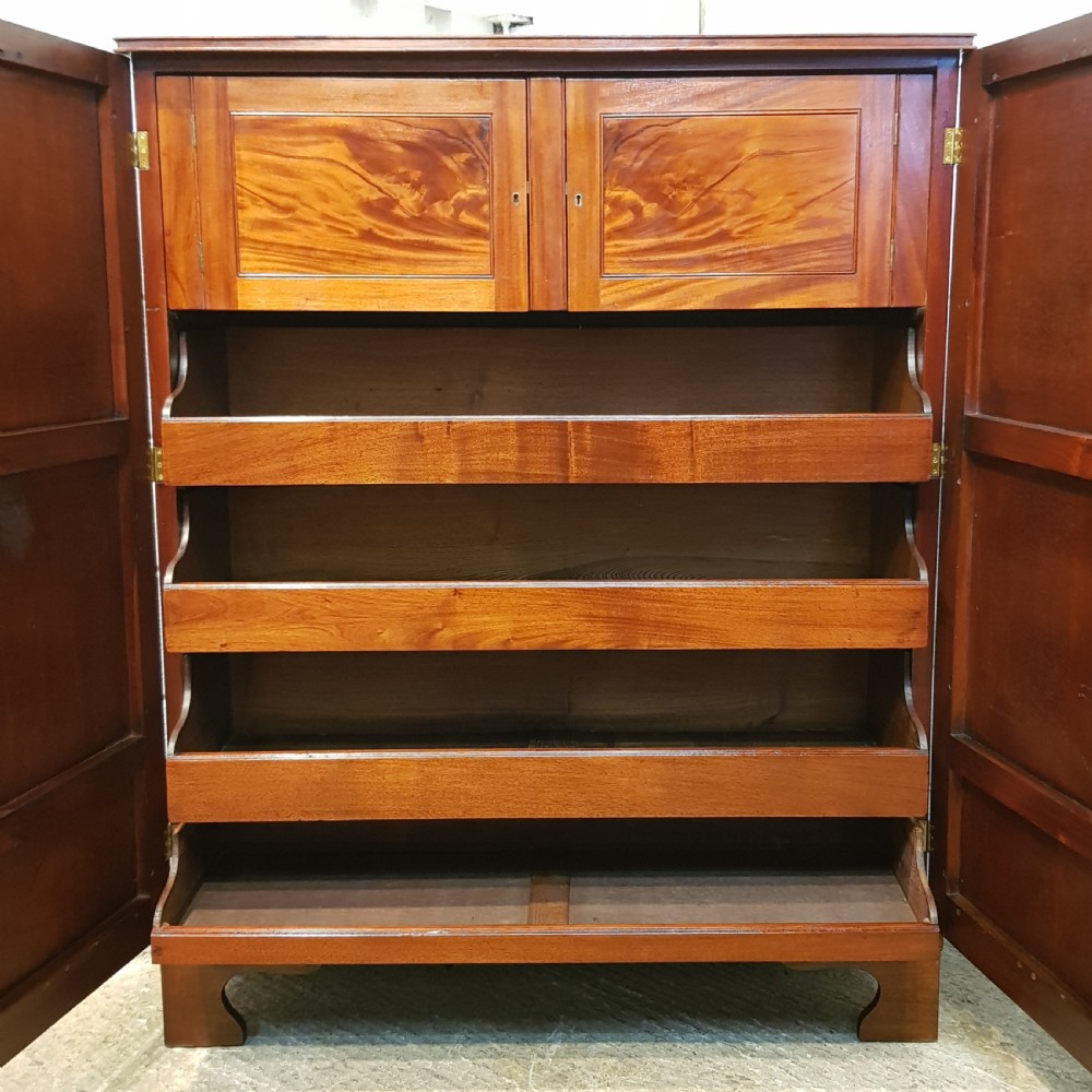 ANTIQUE WILLIAM1V FLAMED MAHOGANY LOW LINEN  PRESS C1830 View VII