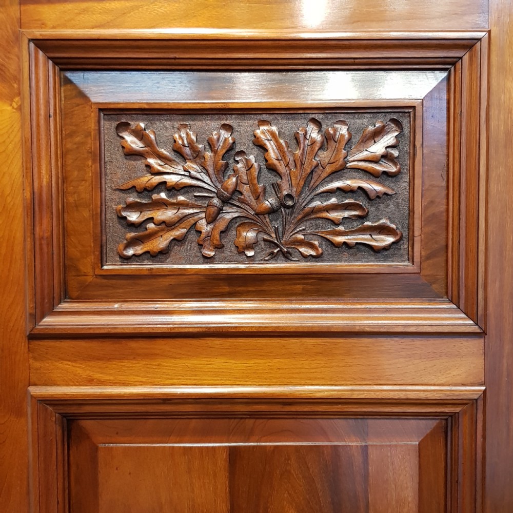 ANTIQUE VICTORIAN WALNUT TRIPLE WARDROBE C1880 View II