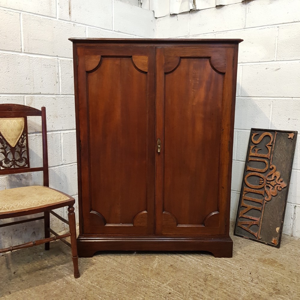 ANTIQUE VICTORIAN. MAHOGANY CUPBOARD C1880
