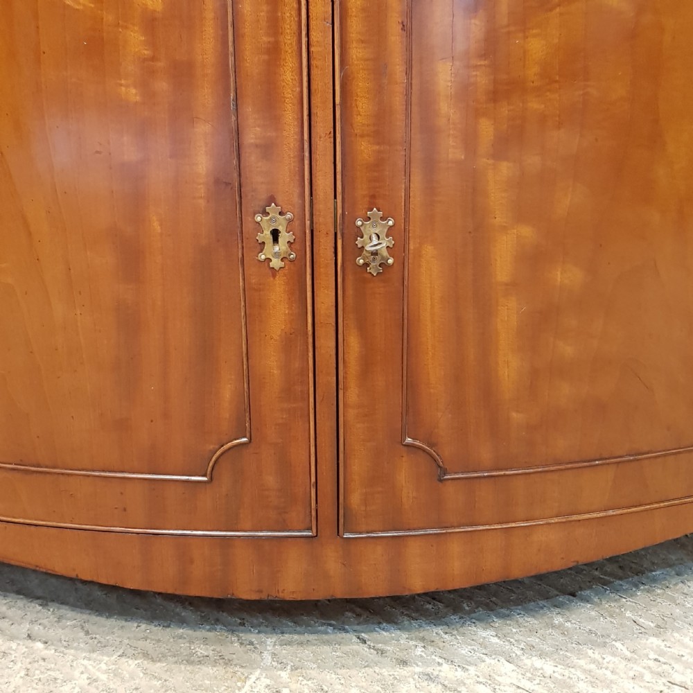ANTIQUE EDWARDIAN SERPENTINE SHAPED MAHOGANY CABINET C1900 View VII