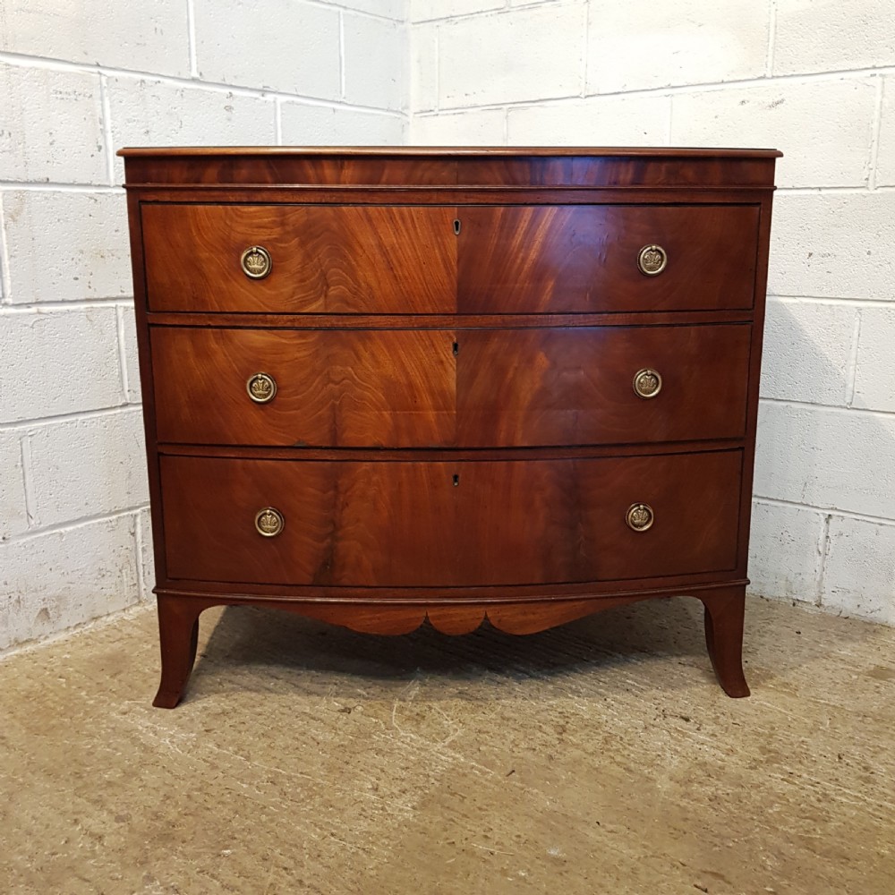 ANTIQUE 18TH CENTURY PERIOD MAHOGANY BOW FRONT CHEST OF DRAWERS C1780 View II