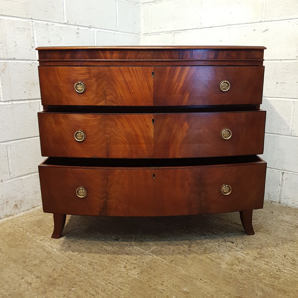 ANTIQUE 18TH CENTURY PERIOD MAHOGANY BOW FRONT CHEST OF DRAWERS C1780 View III