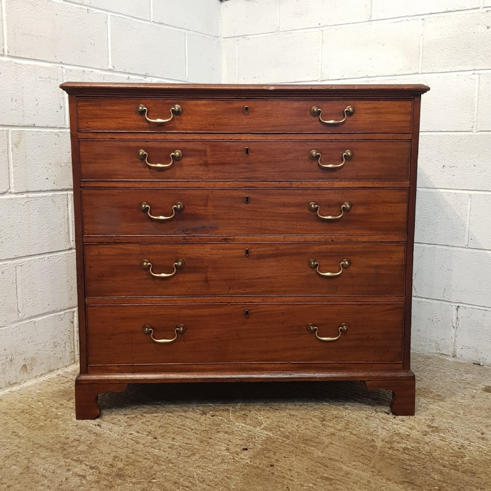 ANTIQUE 18TH CENTURY PERIOD MAHOGANY CHEST OF DRAWERS C1780 View V
