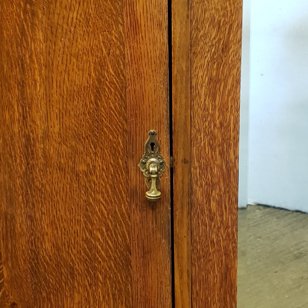 ANTIQUE SMALL OAK TRIPLE WARDROBE C1920 View VII