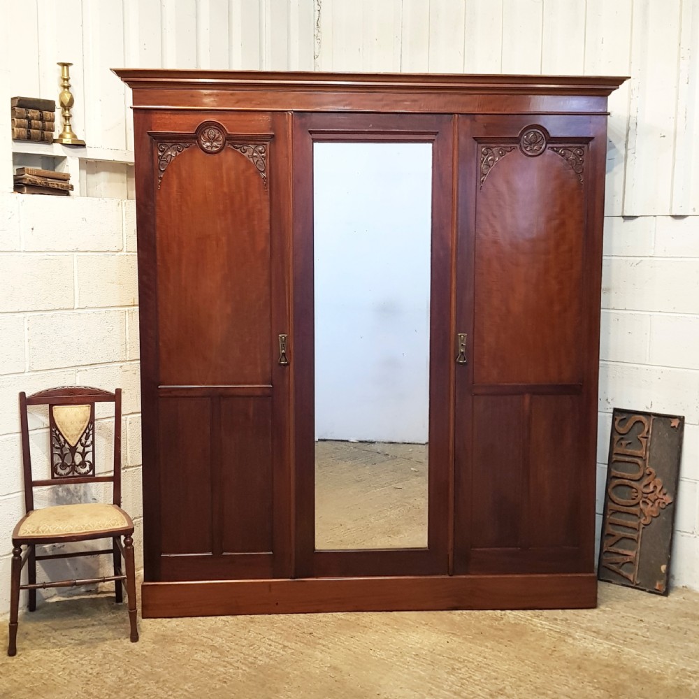 ANTIQUE EDWARDIAN MAHOGANY TRIPLE WARDROBE C1900
