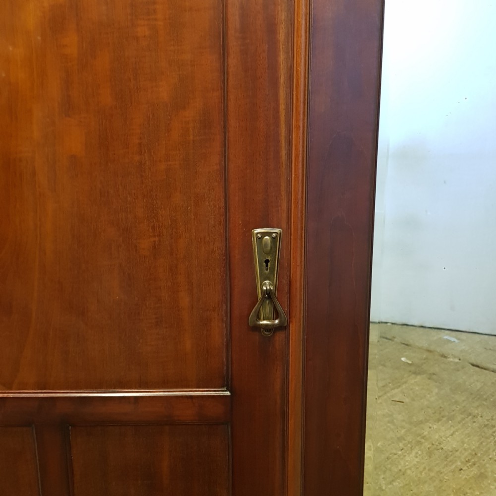 ANTIQUE EDWARDIAN MAHOGANY TRIPLE WARDROBE C1900 View IV